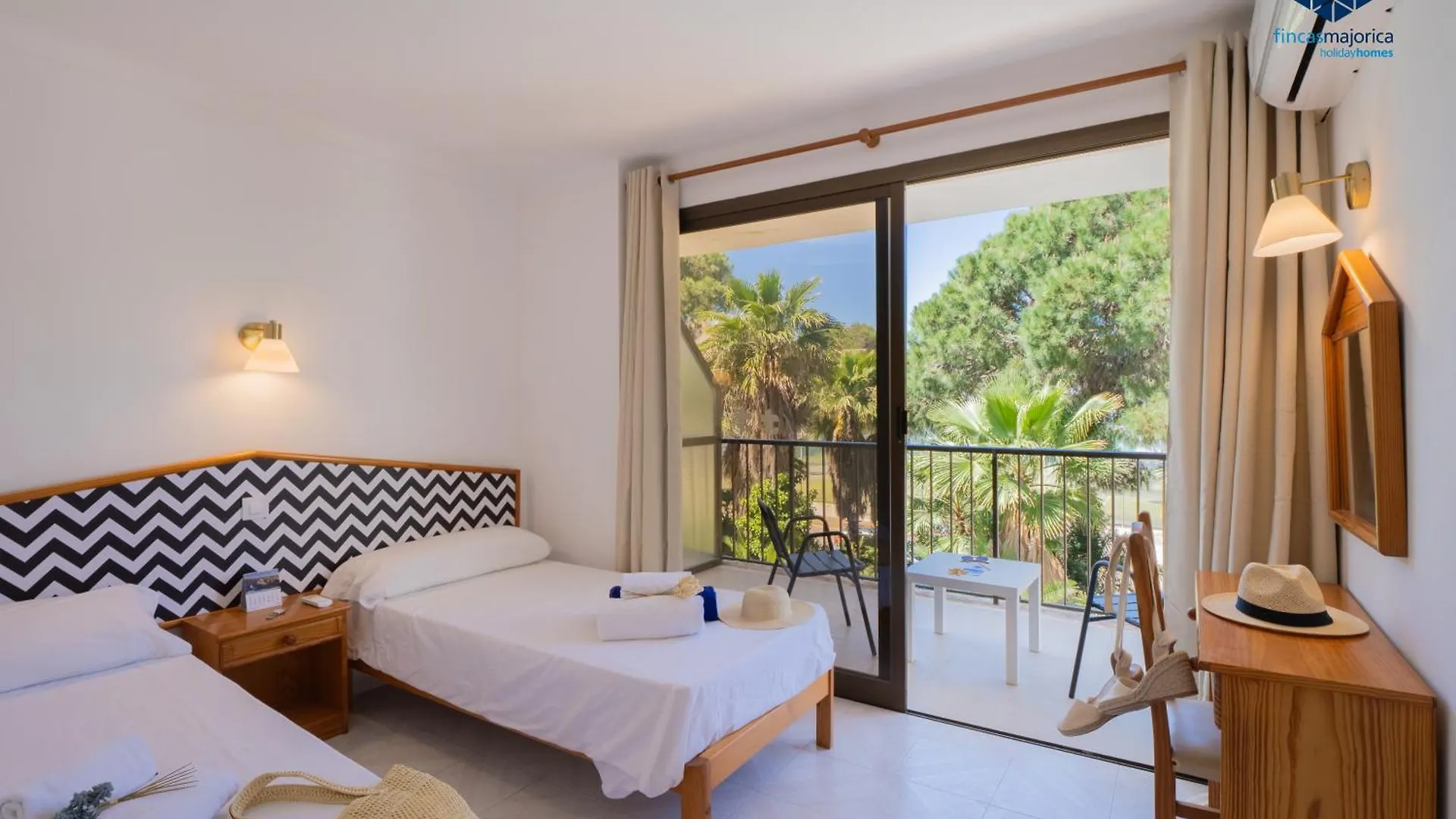 Apartamentos Bella Maria Portocolom  Aparthotel